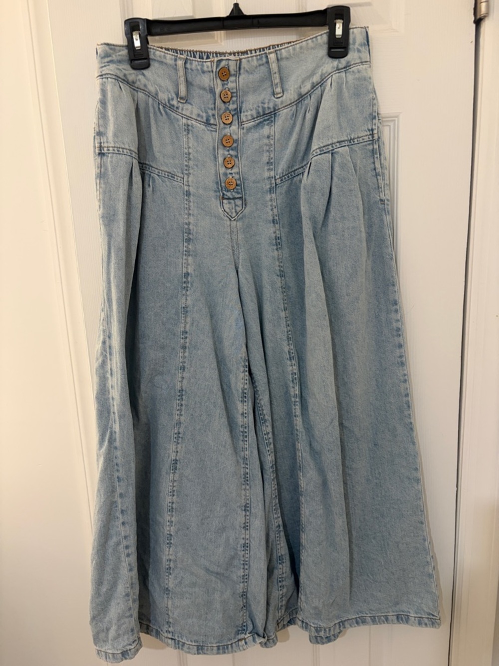 We The Free Light Blue Elastic Waist Blossom Denim jeans